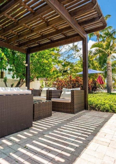 Beach Living At Island Pine Villas George Town Exterior foto
